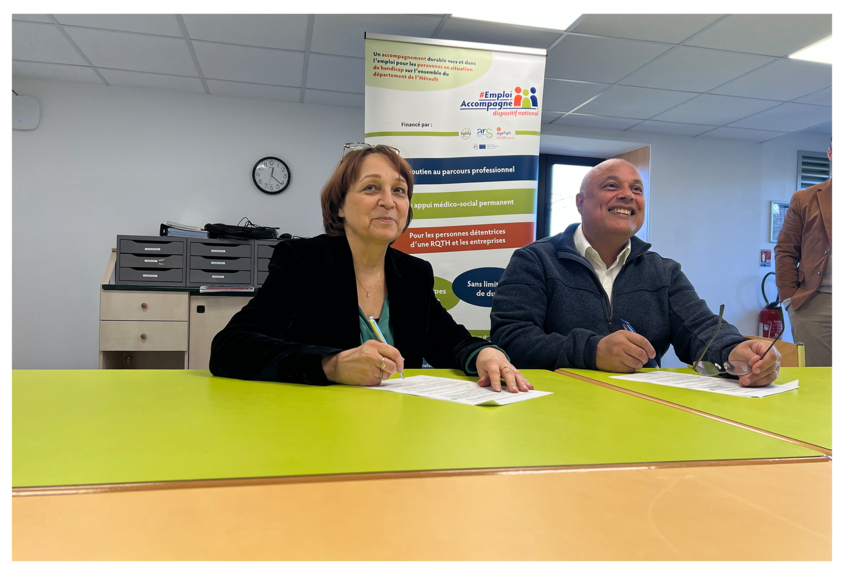 directeurs signant la convention